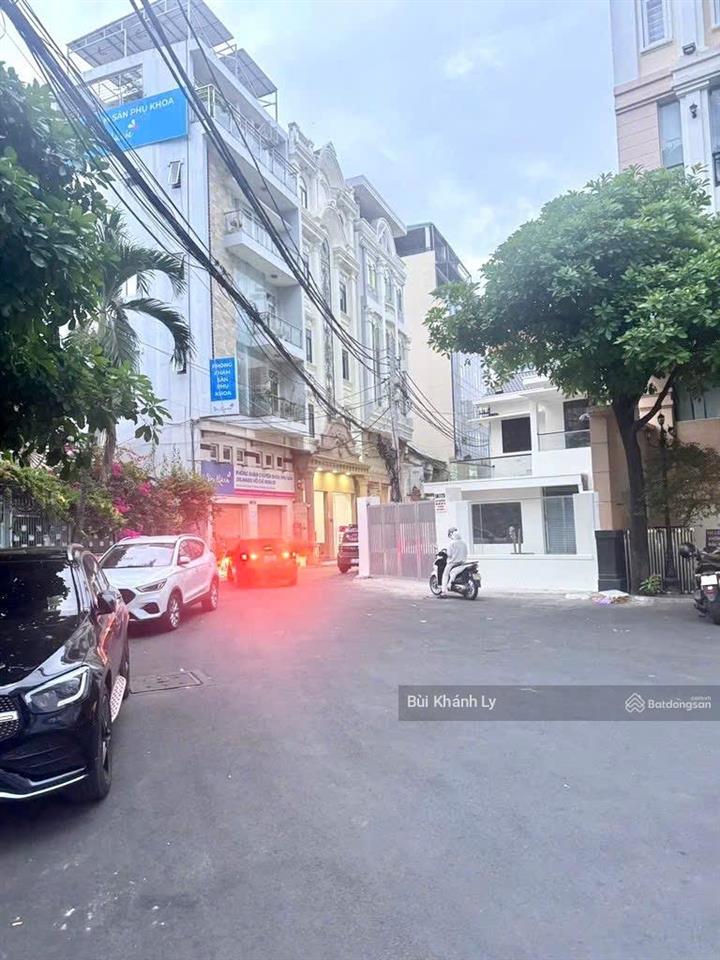 Tôi cần bán toà nhà văn phòng trục chính nguyễn văn trỗi hầm thang máy + 7 tầng xịn.