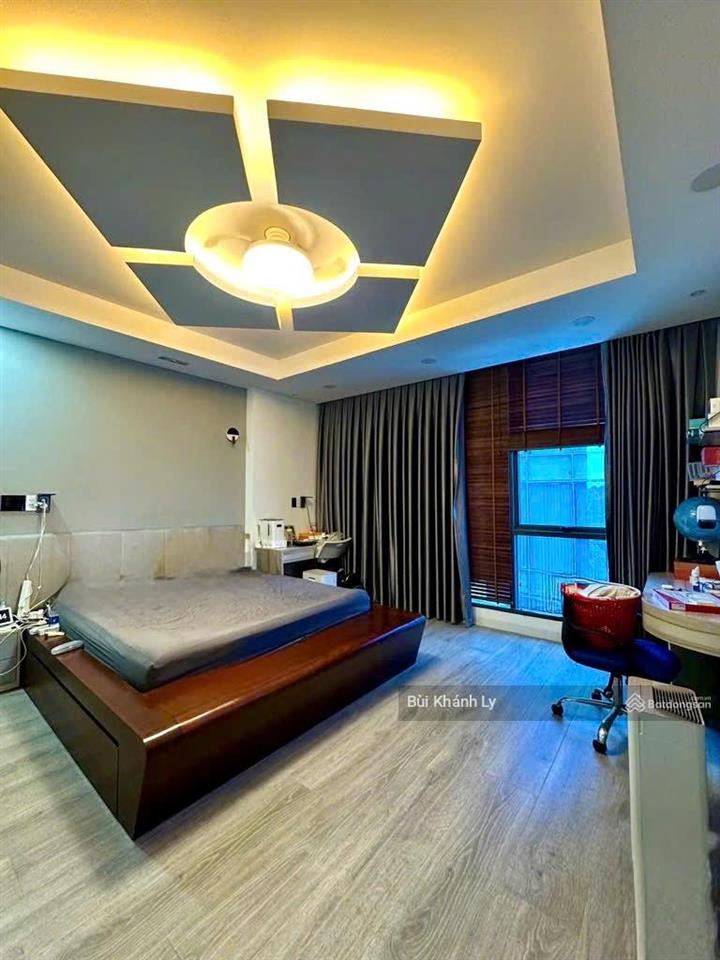 Tôi cần bán toà nhà văn phòng trục chính nguyễn văn trỗi hầm thang máy + 7 tầng xịn.