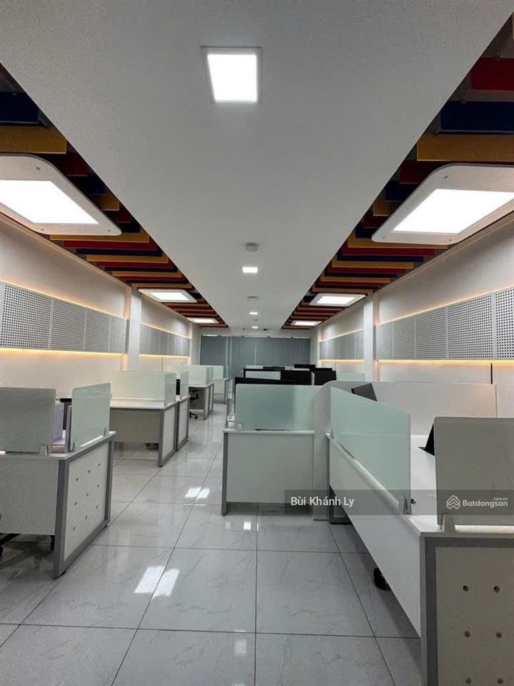 Tôi cần bán toà nhà văn phòng trục chính nguyễn văn trỗi hầm thang máy + 7 tầng xịn.