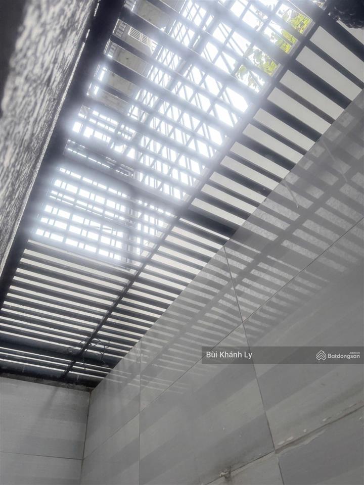 Phú nhuận mặt tiền khu vip nguyễn văn trỗi  ngay ubnd 5 tầng thang máy + hầm