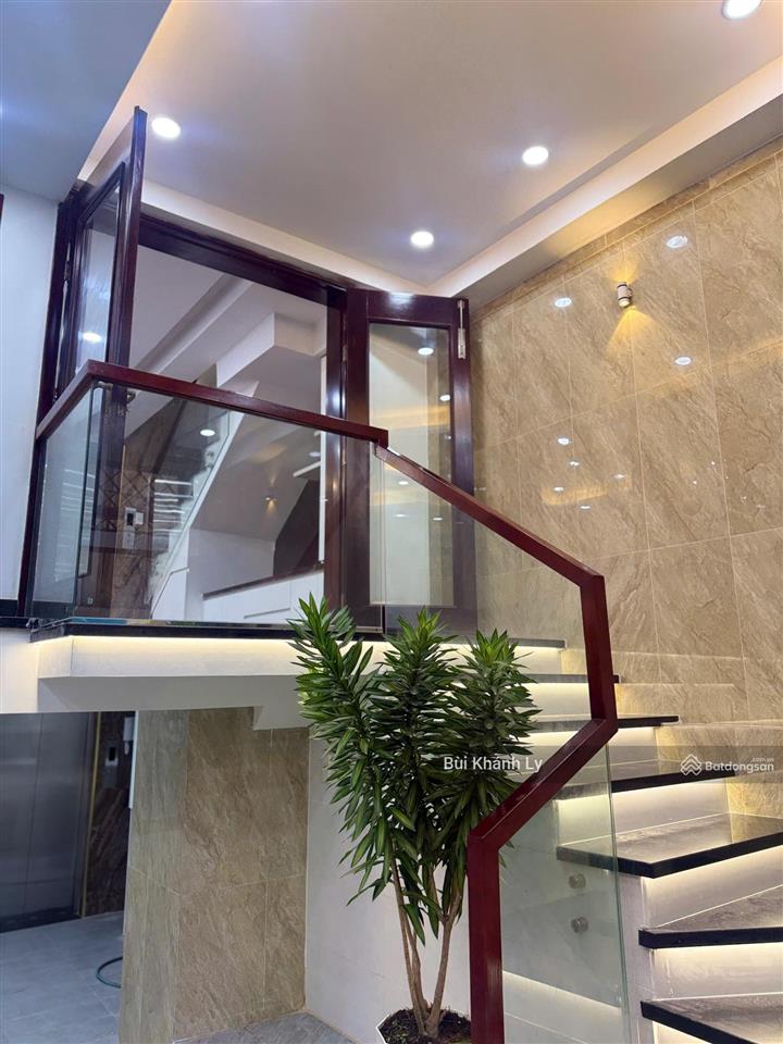 Phú nhuận mặt tiền khu vip nguyễn văn trỗi  ngay ubnd 5 tầng thang máy + hầm