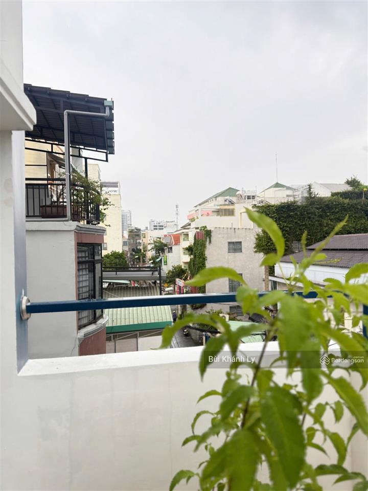 Phú nhuận mặt tiền khu vip nguyễn văn trỗi  ngay ubnd 5 tầng thang máy + hầm