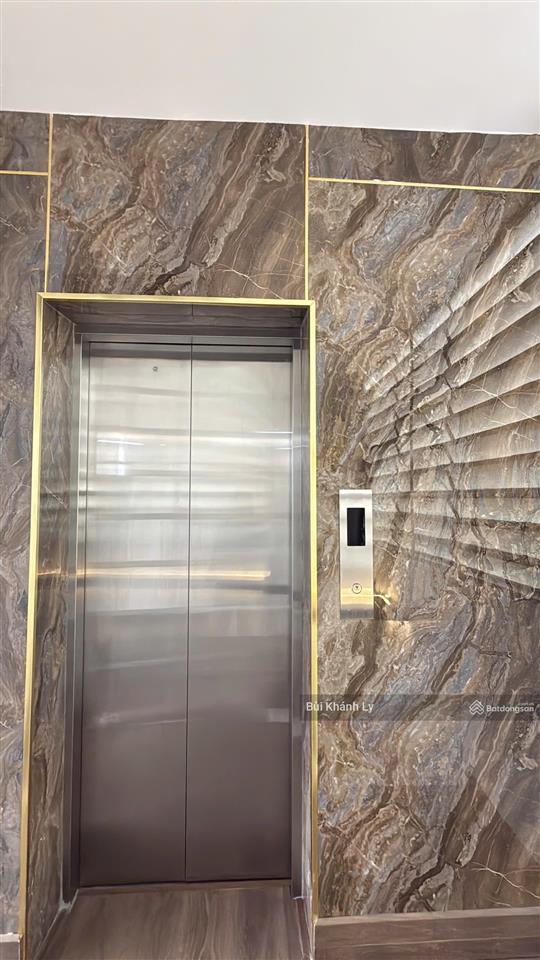 Phú nhuận mặt tiền khu vip nguyễn văn trỗi  ngay ubnd 5 tầng thang máy + hầm