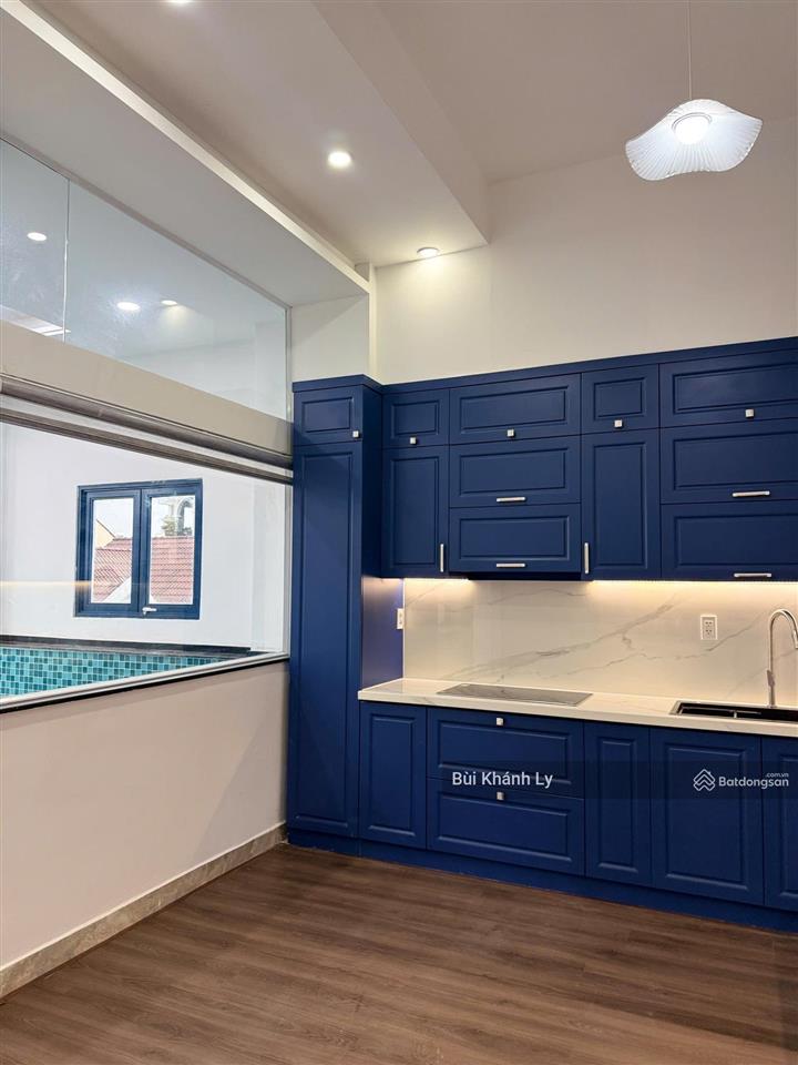 Phú nhuận mặt tiền khu vip nguyễn văn trỗi  ngay ubnd 5 tầng thang máy + hầm