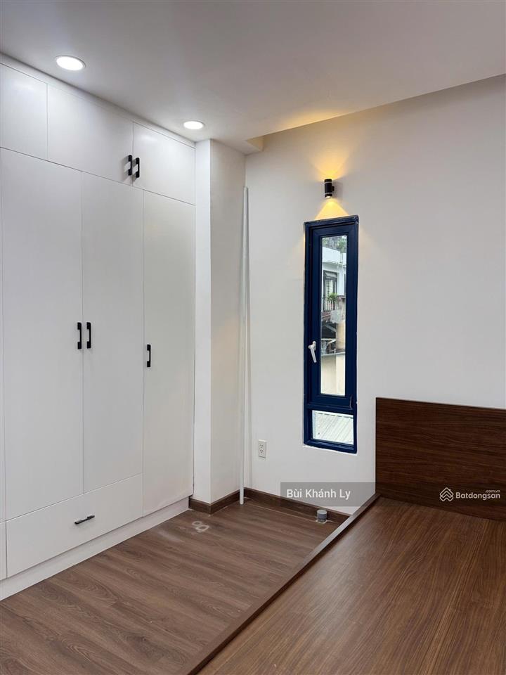 Phú nhuận mặt tiền khu vip nguyễn văn trỗi  ngay ubnd 5 tầng thang máy + hầm