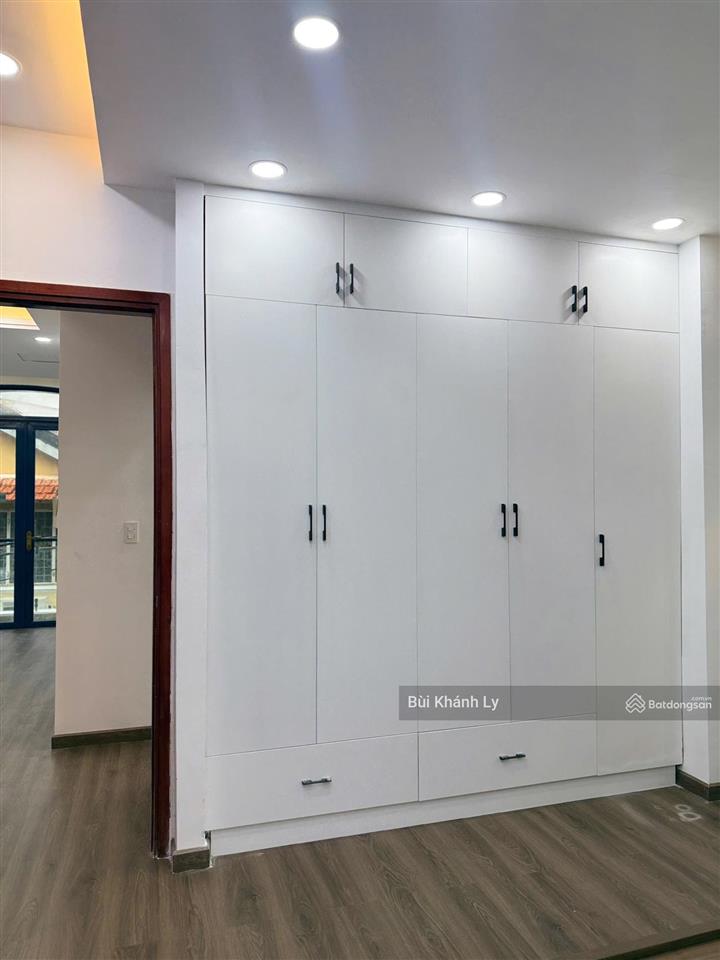 Phú nhuận mặt tiền khu vip nguyễn văn trỗi  ngay ubnd 5 tầng thang máy + hầm