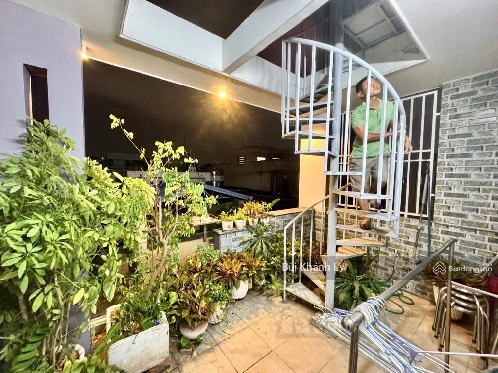 Hẻm xe hơi phan đăng lưu  phan xích long  4 tầng.