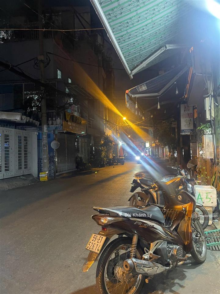 Mặt tiền kinh doanh cô giang  phan đình phùng  40m  5 tầng  qua cầu kiệu là quận 1