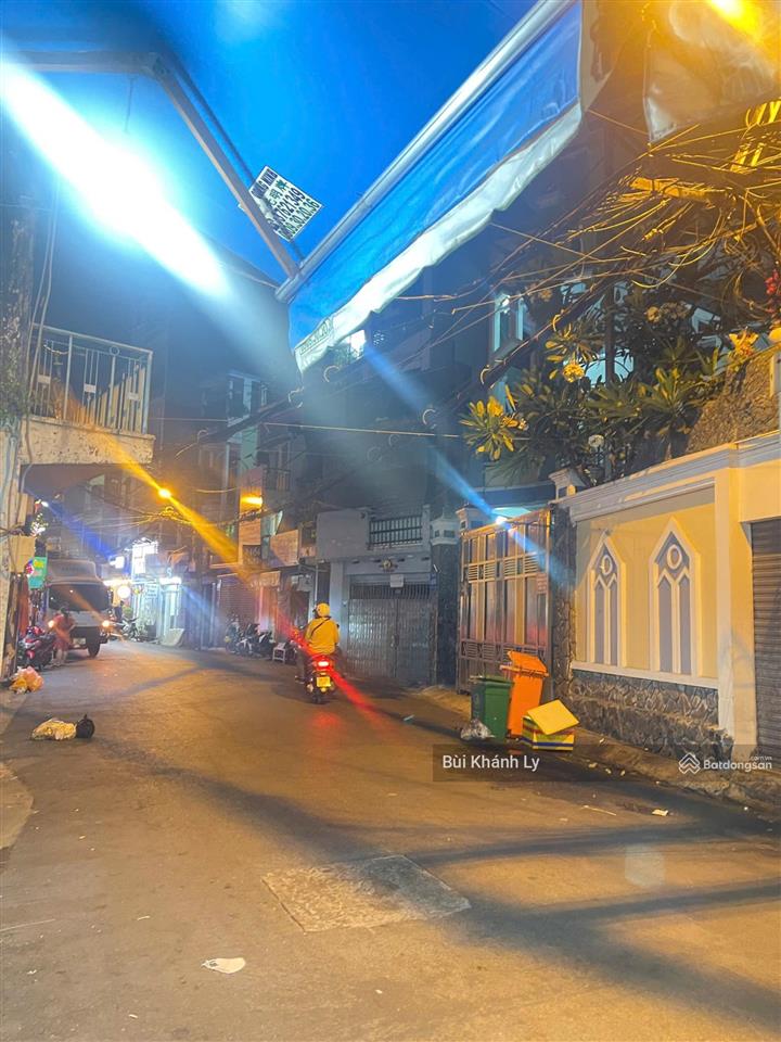 Mặt tiền kinh doanh cô giang  phan đình phùng  40m  5 tầng  qua cầu kiệu là quận 1