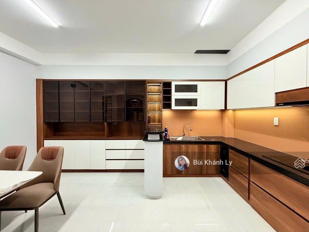 Hiếm! nhà đẹp phú nhuận 52m, 4 tầng, ban công rộng, gần sân bay
