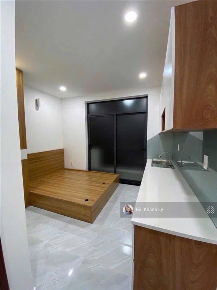 Nhà hxh phan đình phùng 5 tầng chdv, thu nhập 60tr/tháng, gần quận 1