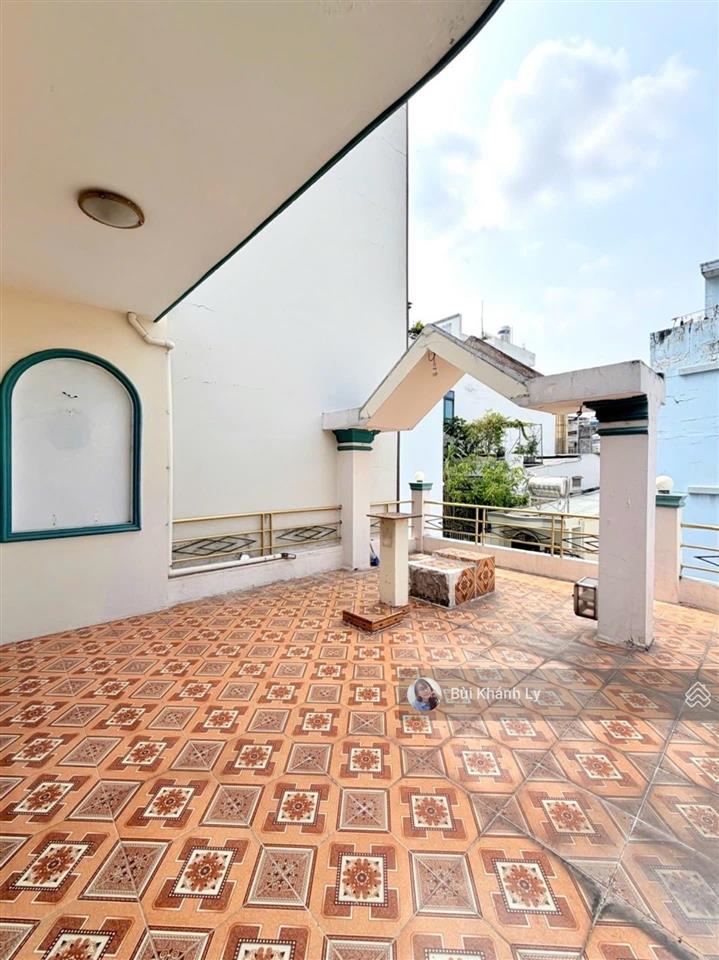 Phú nhuận huỳnh văn bánh 125m 3 tầng, ngang lớn 5m.