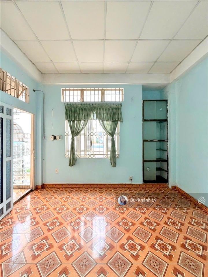 Phú nhuận huỳnh văn bánh 125m 3 tầng, ngang lớn 5m.