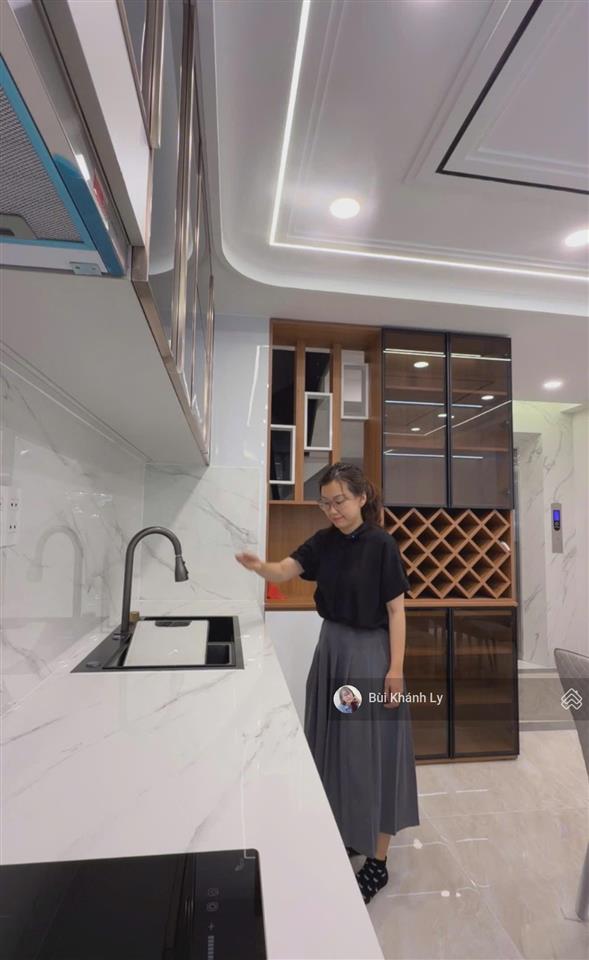 Nhà đẹp thang máy xịn50m(4 x 12,5)m 6 tầng bạch đằng ngã tư hàng xanh liền kề q1 q2