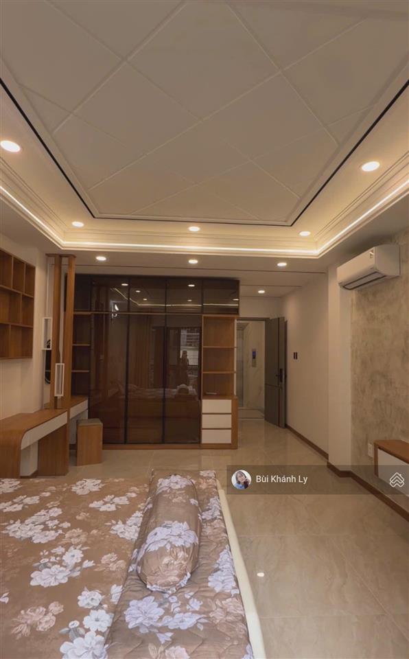 Nhà đẹp bạch đằng 6 tầng  thang máy xịn  ngay ngã tư hàng xanh  cách ga metro 500m