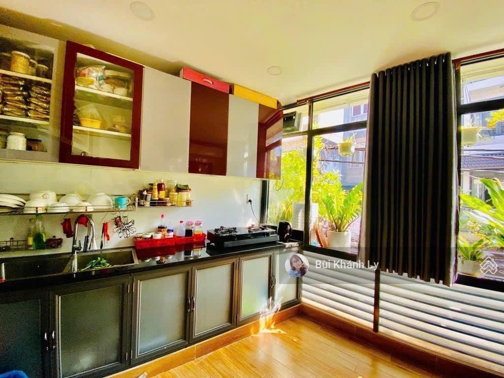 Bán nhà mặt tiền hoàng văn thụ phú nhuận 72m² 4 tầng 7 phòng dòng tiền tốt