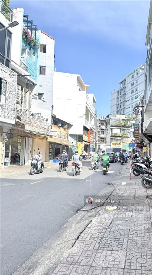 Tôi cần bán nhà mặt tiền nguyễn trọng tuyển  phan đình phùng  (4 x 17)m  vỉa hè 2,5m  phú nhuận