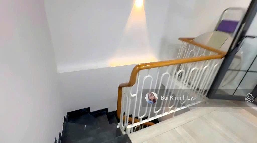 Tôi cần bán nhà mặt tiền nguyễn trọng tuyển  phan đình phùng  (4 x 17)m  vỉa hè 2,5m  phú nhuận