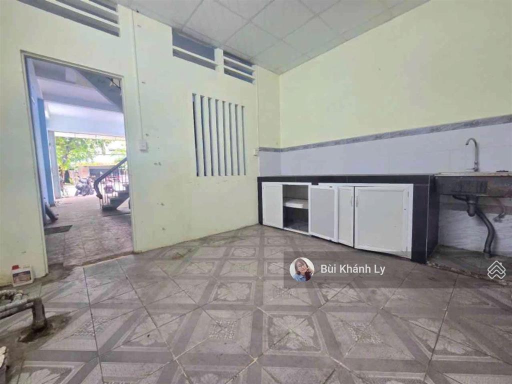 Bán nhà mặt tiền bạch đằng khu vip sân bay dt 84m (4,120m) 3 tầng btct vỉa hè 2m
