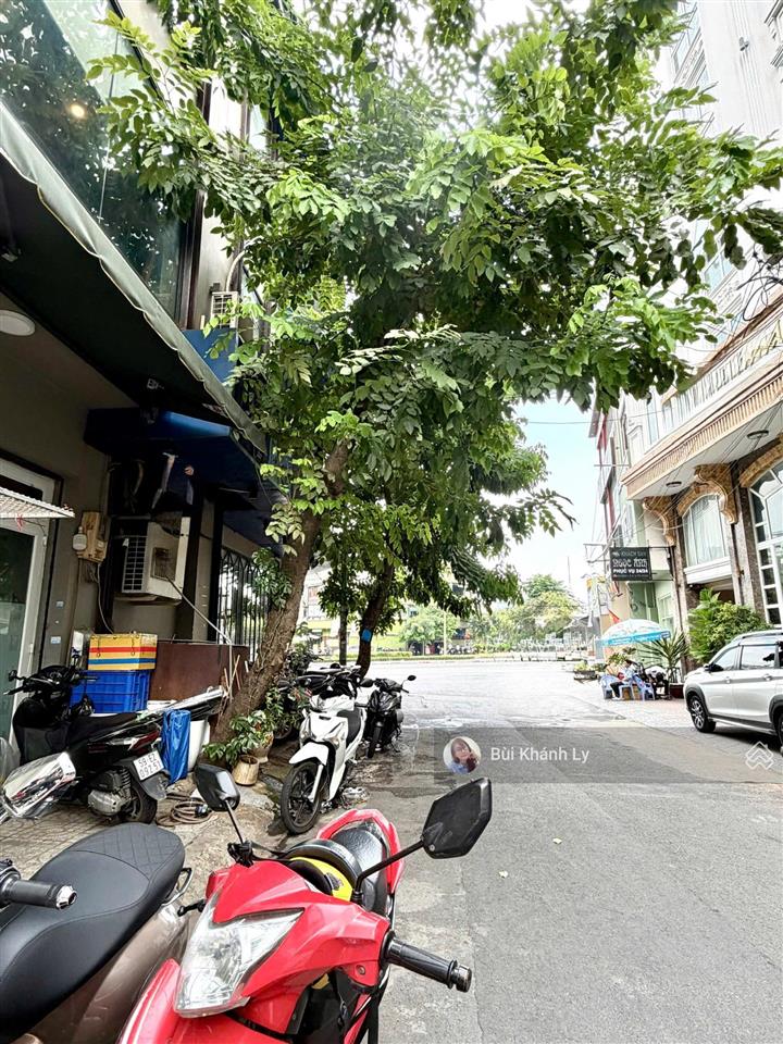 Bán nhà mặt tiền hoa hồng khu vip phan xích long, 50m², 5 tầng kinh doanh