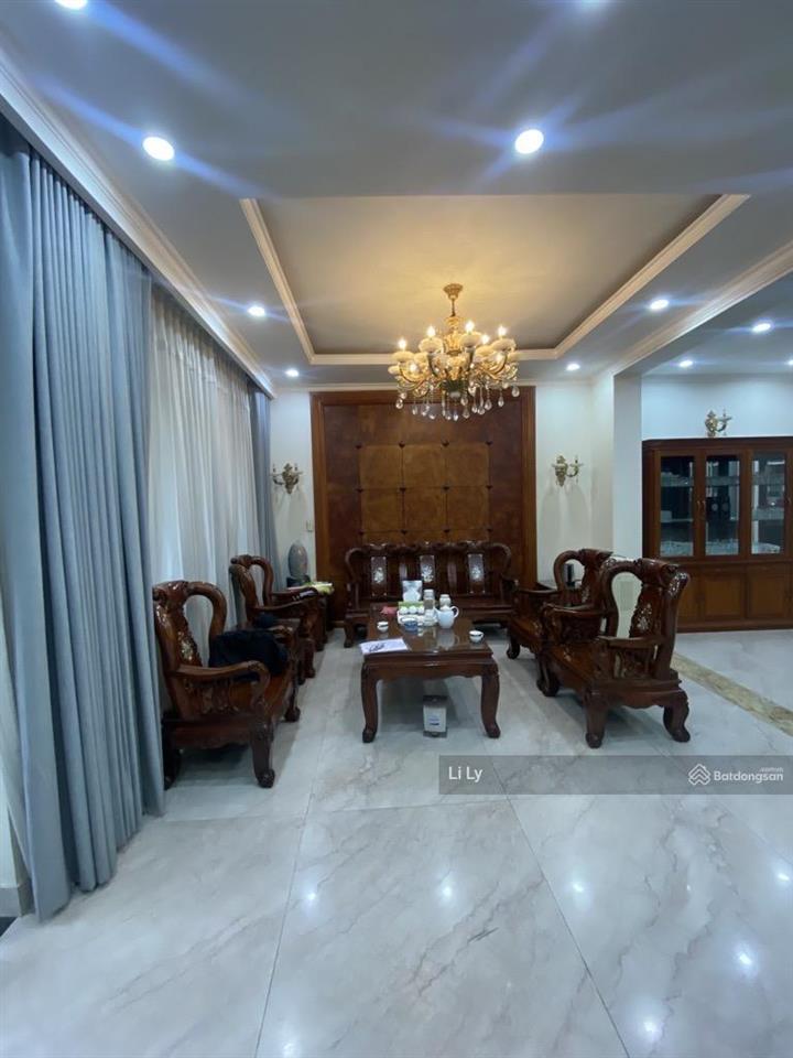 Bán nhà mặt tiền khu vip đường hoa  phan xích long  ngang lớn 8m  6 tầng  150m2, phú nhuận