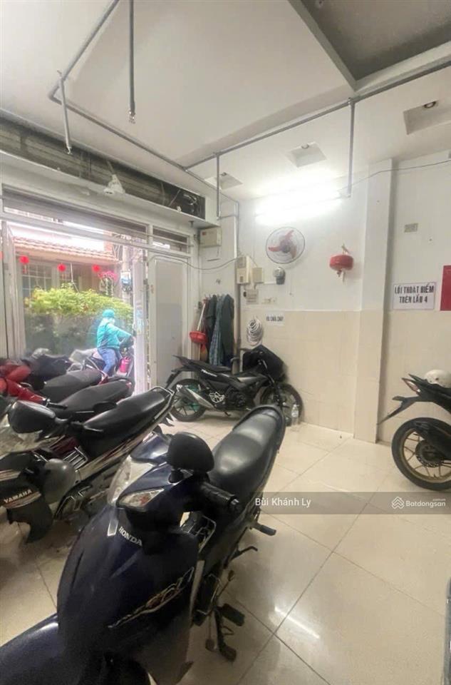Phú nhuận khu vip 1 sẹc phan xích long  5 tầng  6 pn  hđ 35tr/tháng  gần bệnh viện hoàn mỹ