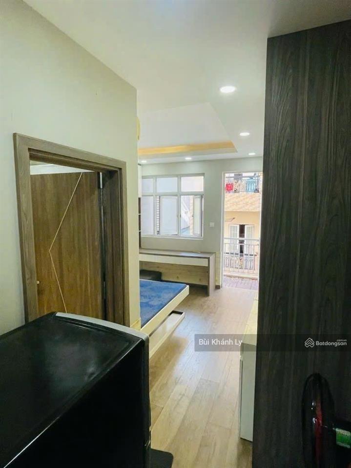 Phú nhuận khu vip 1 sẹc phan xích long  5 tầng  6 pn  hđ 35tr/tháng  gần bệnh viện hoàn mỹ