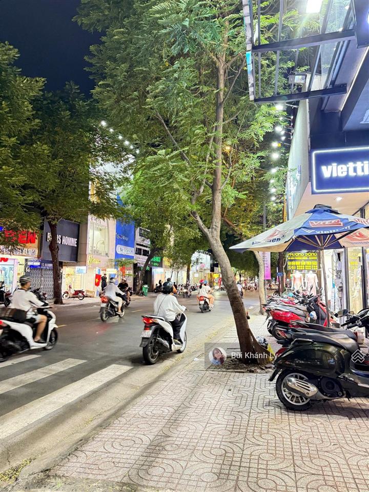 Nhà hẻm 4m huỳnh văn bánh, phú nhuận, 48m, 4 tầng, 8 phòng, dòng tiền cho thuê tốt