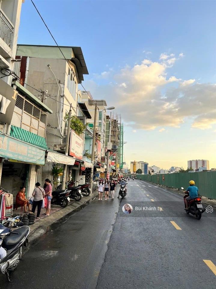 Mặt tiền bùi hữu nghĩa, 64m, 3 tầng, 4 phòng, qua cầu sát quận 1