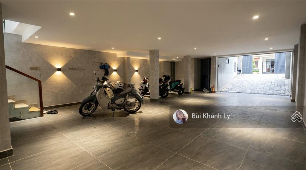 Biệt thự khu vip mặt tiền hoa đào, khu vip phan xích long, 150m, ngang lớn 8m, có hầm thang máy
