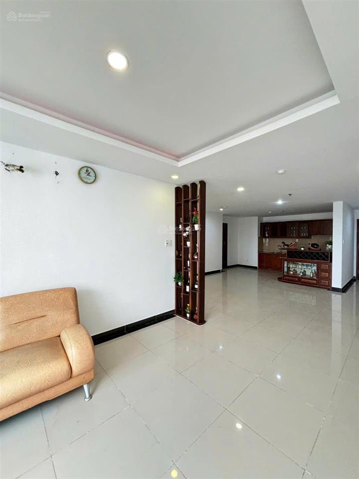 Chủ nhà cần bán gấp căn hộ chung cư giai việt tạ quang bửu, phường 5, quận 8.