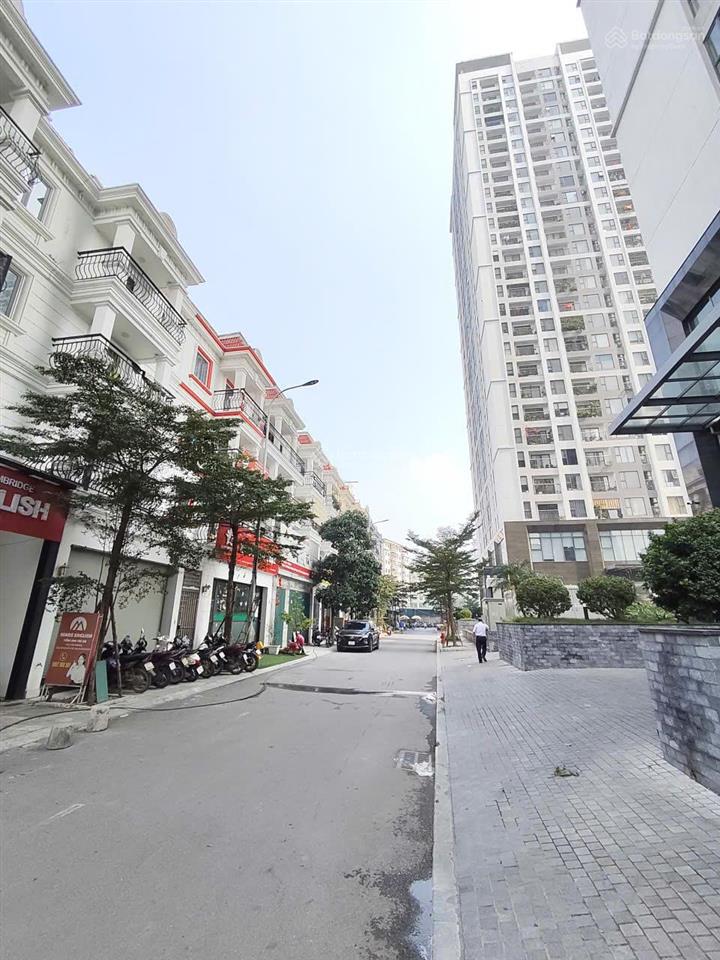 Liền kề rose town  kđt pháp vân 120m²  5 tầng thang máy  nội thất nhập khẩu  vỉa hè ô tô tránh.