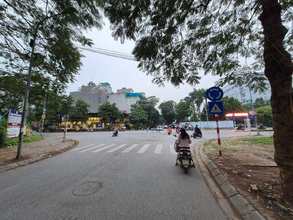 Đất tđc tứ hiệp  thanh trì, phân lô vỉa hè ô tô tránh  trung tâm hành chính, 60m2, 15,4 tỷ