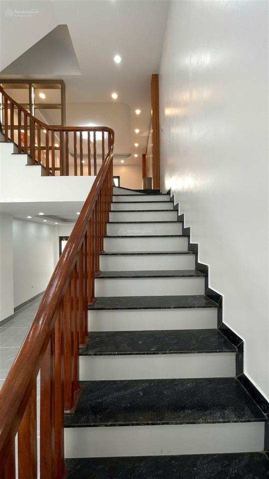 Nhà đẹp đông mỹ, thanh trì 70m  5 tầng mới  phân lô cán bộ  ô tô đỗ cổng  hơn 6 tỷ