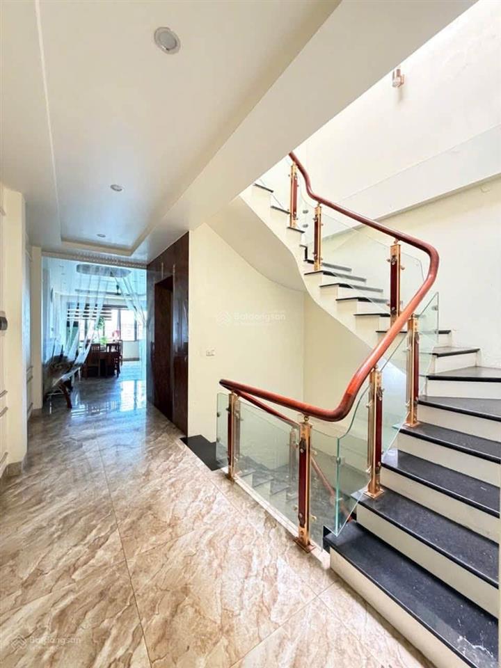 Ngọc hồi, tứ hiệp, thanh trì 100m  6 tầng thang máy  mặt phố, vỉa hè  dòng tiền 20tr/tháng