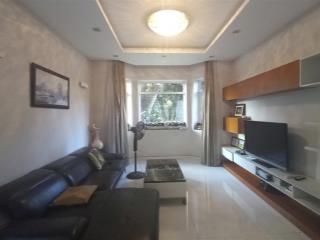 Bán biệt thự phú gia, 110 tỷ, 330m2, nội thất đẹp, 4 phòng ngủ, sân vườn rộng, khu an ninh, q7, hcm