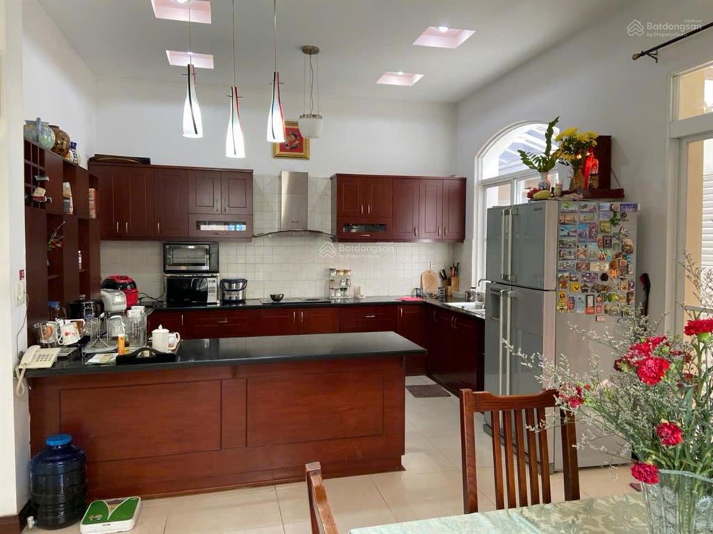 Bán biệt thự góc công viên mỹ thái 3, giá 56 tỷ, 180m2, 3 phòng ngủ, 4wc, nội thất đẹp, hđt dài hạn