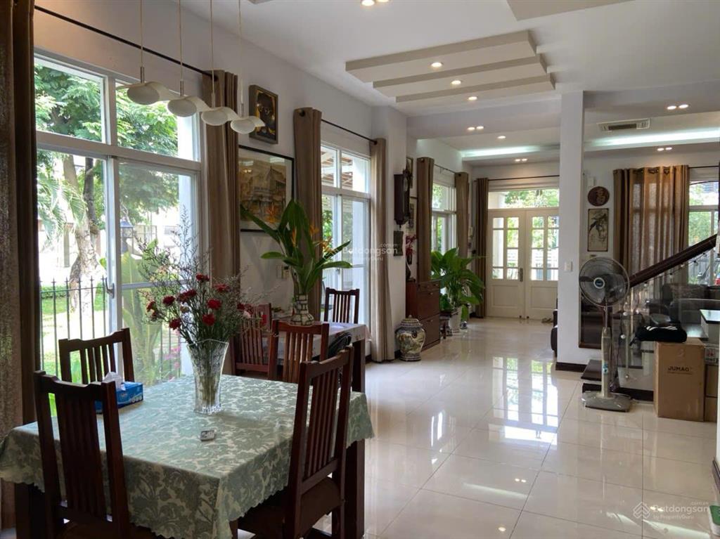 Bán biệt thự góc công viên mỹ thái 3, giá 56 tỷ, 180m2, 3 phòng ngủ, 4wc, nội thất đẹp, hđt dài hạn