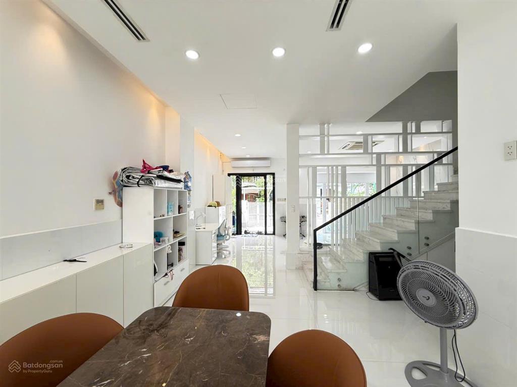 Xuất cảnh bán gấp biệt thự 4pn, 4wc, 126m² tại hưng thái, phú mỹ hưng, q7, chỉ 32 tỷ vnd