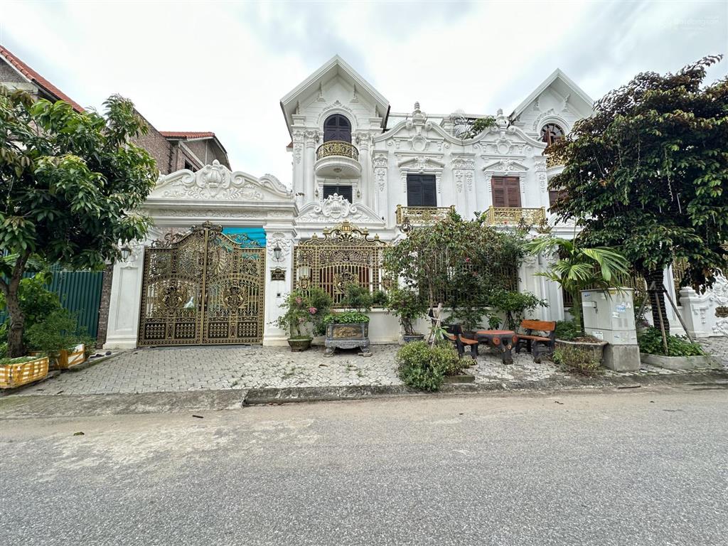 Duy nhất 1 căn biệt thự phú lương 220m2, thang máy, full nội thất, vị trí đắc địa, giá đầu tư