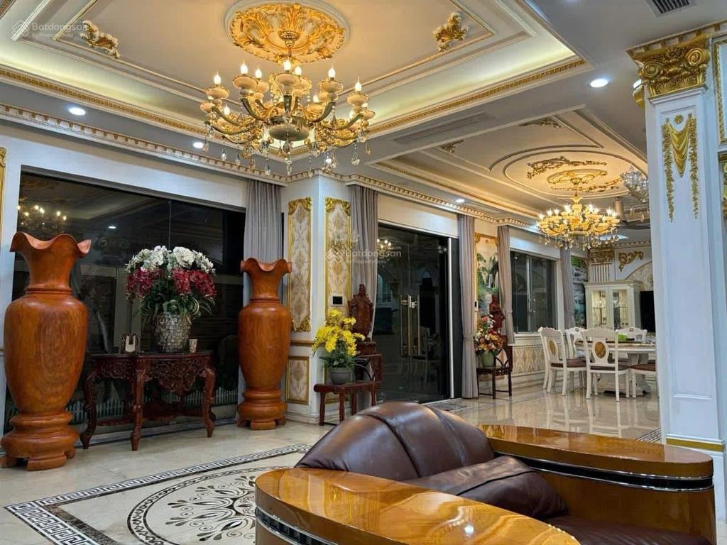 Duy nhất 1 căn biệt thự phú lương 220m2, thang máy, full nội thất, vị trí đắc địa, giá đầu tư