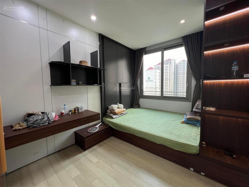 Tôi cần bán gấp liền kề la casta văn phú 75m2, 5t, thang máy, trục chính, đường 22m, hơn 20 tỷ