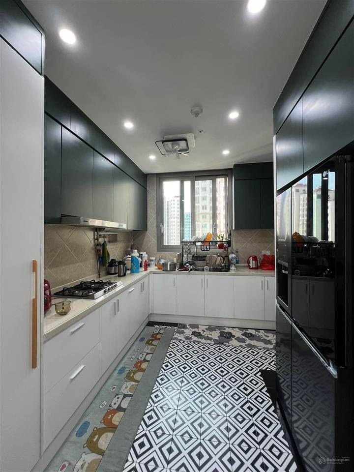 Tôi cần bán gấp liền kề la casta văn phú 75m2, 5t, thang máy, trục chính, đường 22m, hơn 20 tỷ