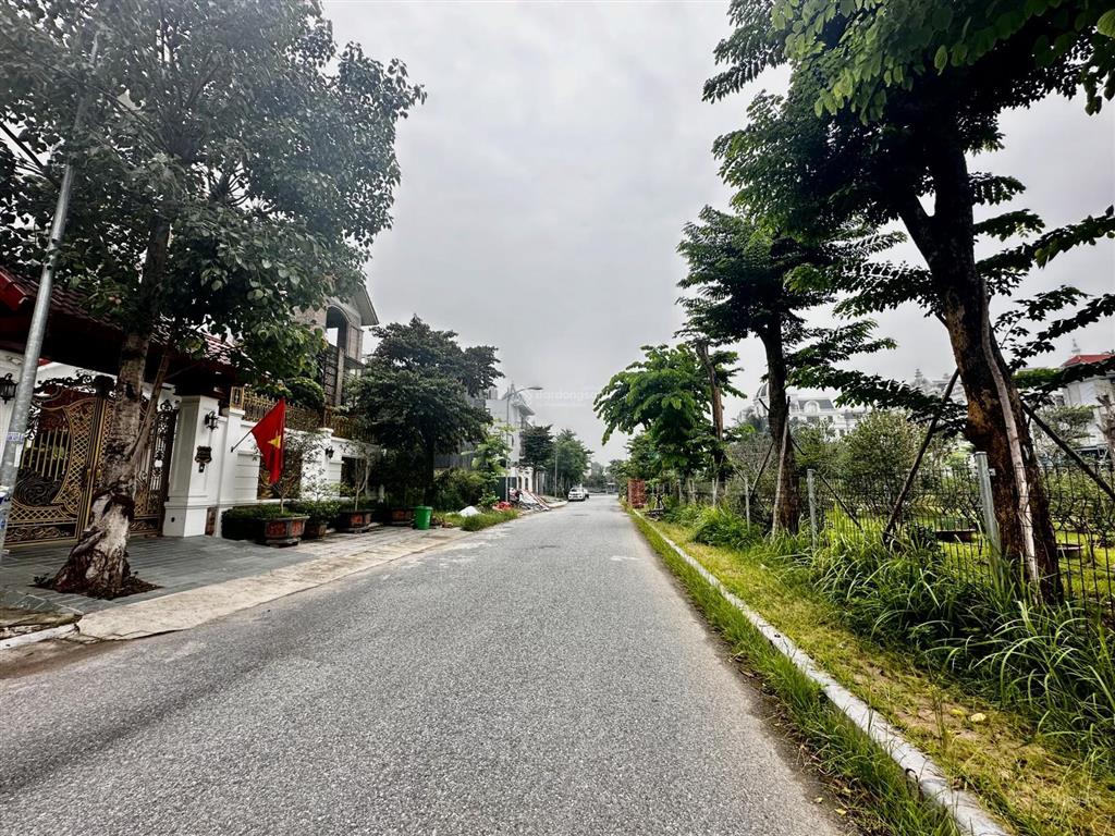 Giảm 7,8 tỷ  1 căn biệt thự vườn hồng phú lương 240m2, nhà thô, vị trí đắc địa  hơn 30 tỷ