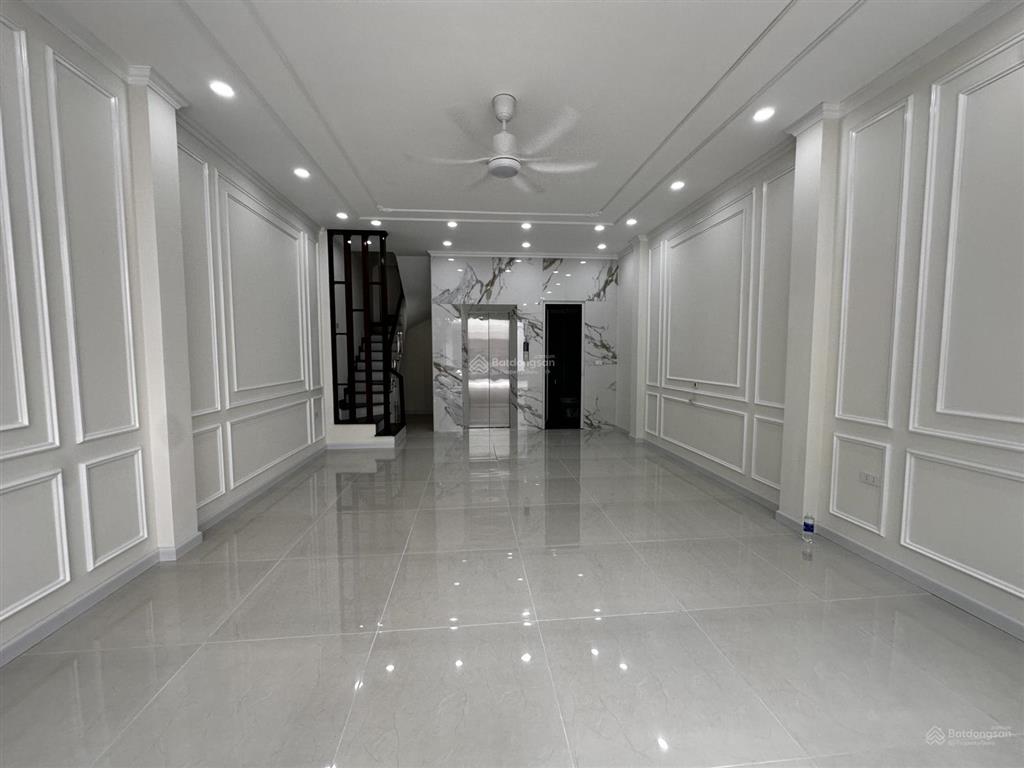 Giá hời liền kề văn khê, 55m2, 7 tầng, thang máy, nội thất xịn, kinh doanh, giá 17,5 tỷ