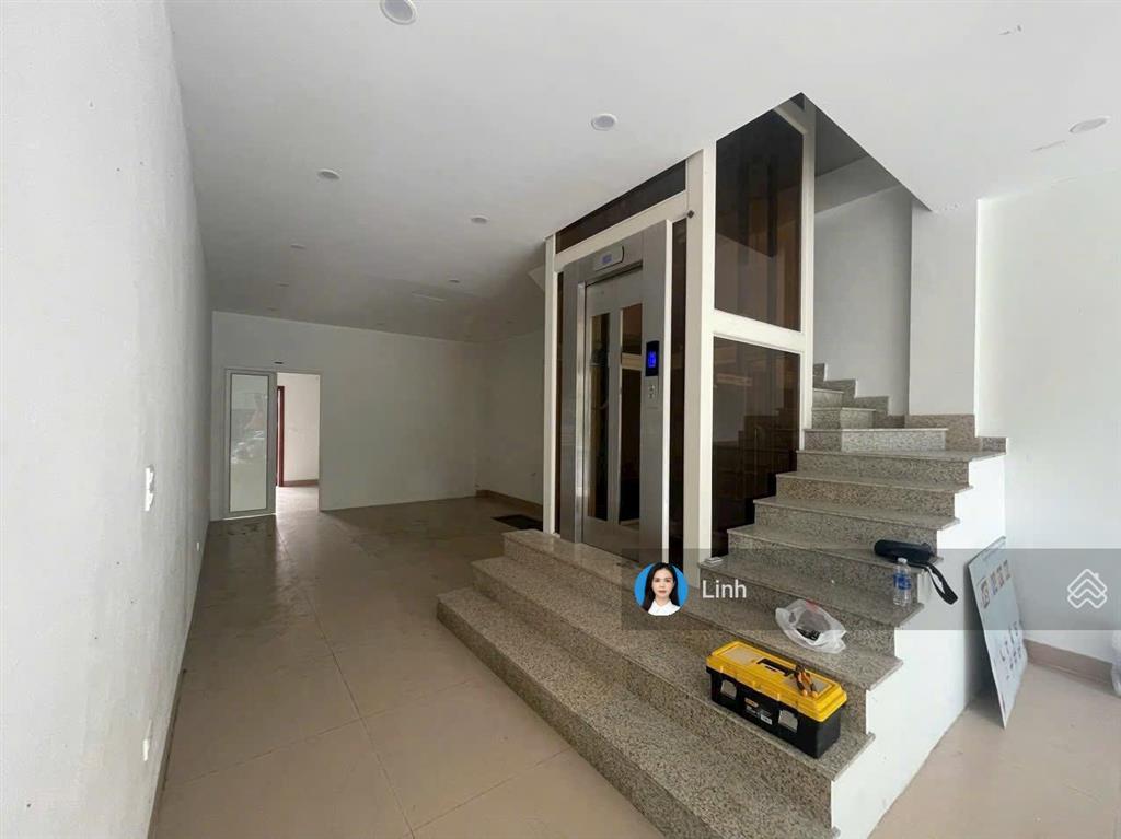 Cho thuê liền kề văn phú  hà đông 90m2, hoàn thiện đẹp  thang máy  đường to  giá 21tr/tháng