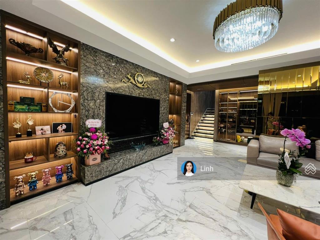 Cho thuê biệt thự văn phú  hà đông 210m2, hoàn thiện đẹp, thang máy  có bếp  giá 40tr/tháng