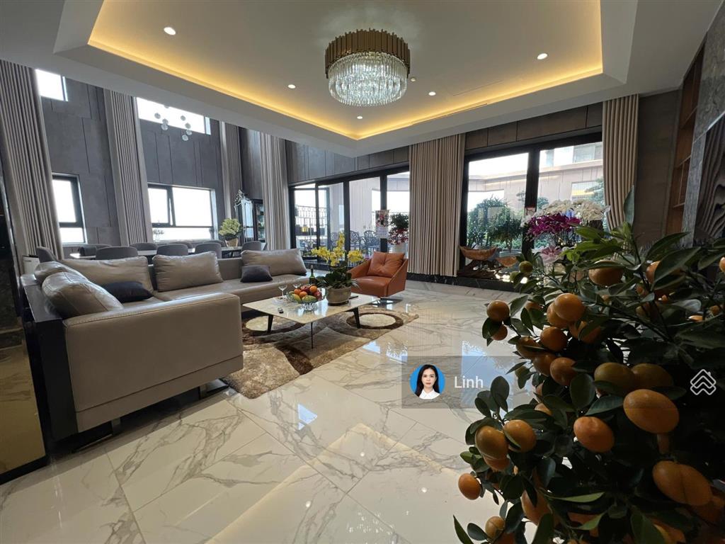Cho thuê biệt thự văn phú  hà đông 210m2, hoàn thiện đẹp, thang máy  có bếp  giá 40tr/tháng