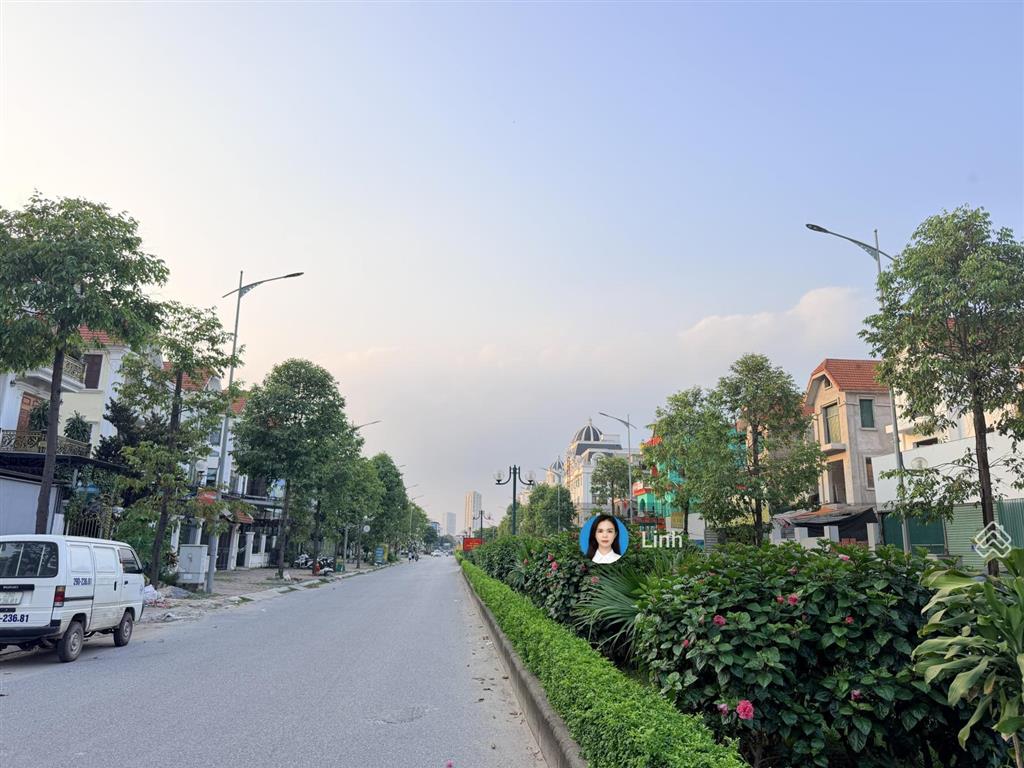 Cho thuê biệt thự phú lương 240m2, điện nước đầy đủ, trục đường 30m, giá 15tr/tháng