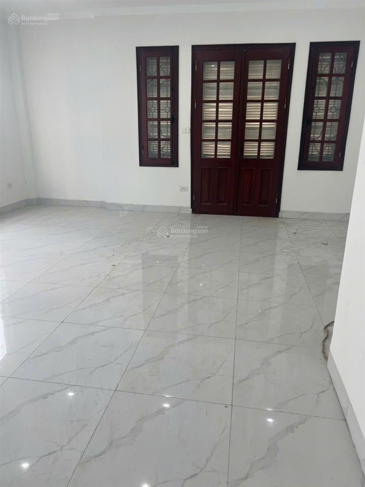 Chính chủ cho cần thuê tầng 5,6,7 tòa nhà mặt phố giang văn minh  quận ba